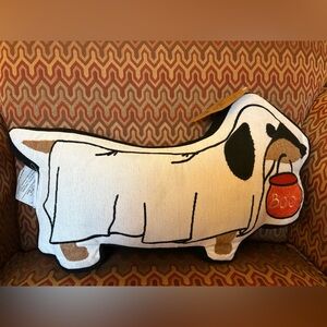 Charming Dachshund-Shaped Pillow - White and Black